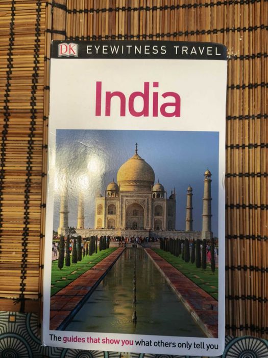 Продавам пътеводители- Индия и Барселона