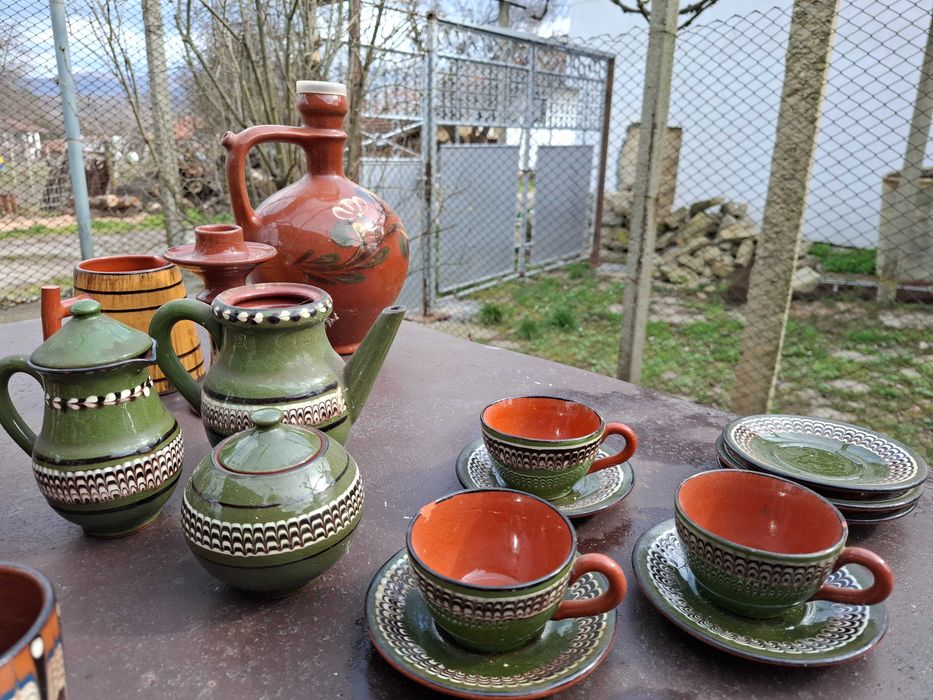 Глинени съдове и чаши