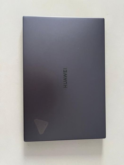 Ихчам ноутбук сотилади