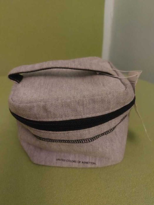 Trusa/portfard-BENETTON-gri deschis cu negru-NOUA!!