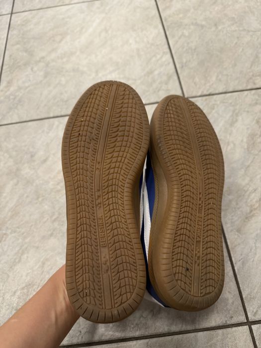 Кроссовки женские