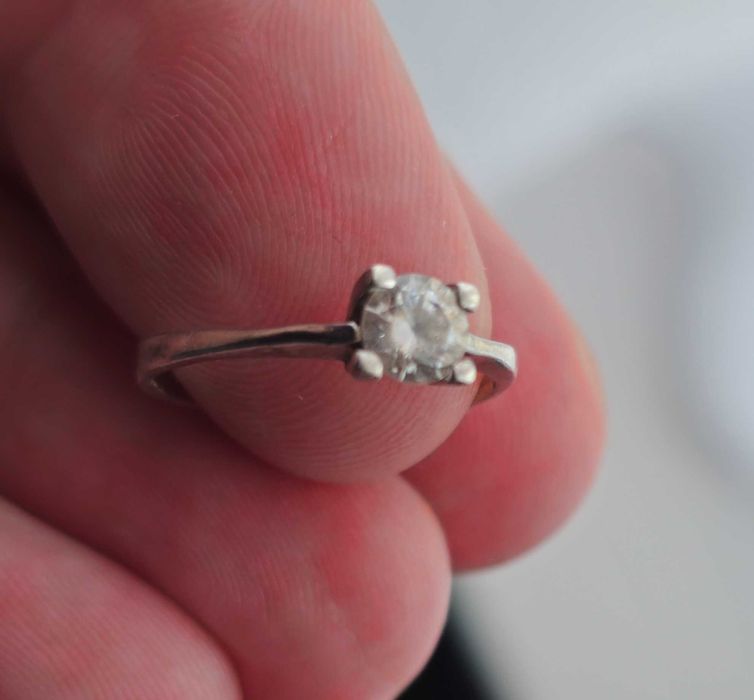 Сребърен пръстен с цирконий дамски 16 мм.