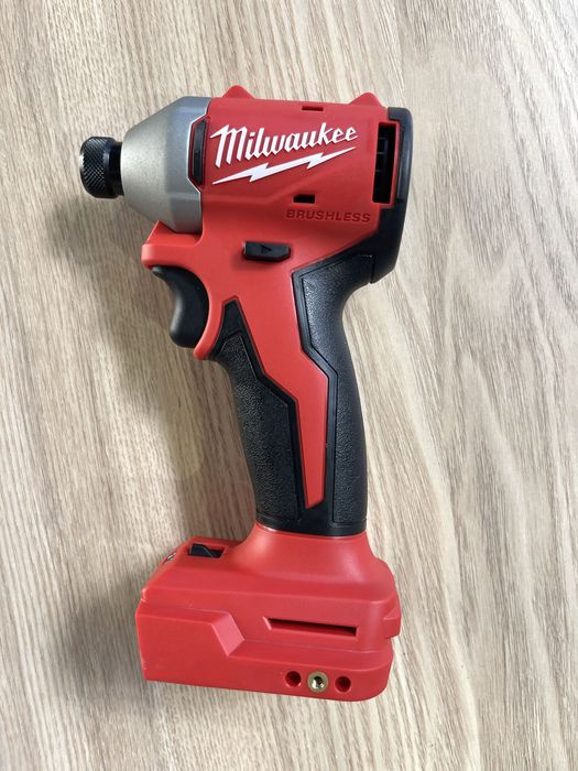 Milwaukee masina strans cu impact biti M18 BLIDR (corp) 18 volto