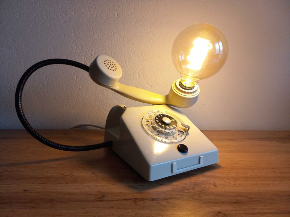 Стилна нощна лампа от ретро телефон