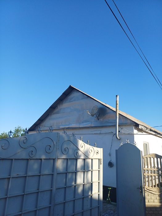 Үй сатылады. Залений районында.