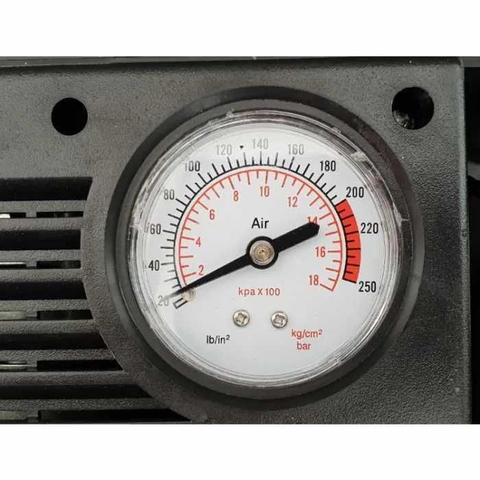 Въздушен Компресор за Гуми на Кола Колело Мотор в куфар 12V