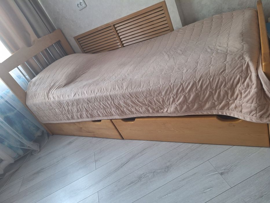 продам  универсальную деревянную  кровать