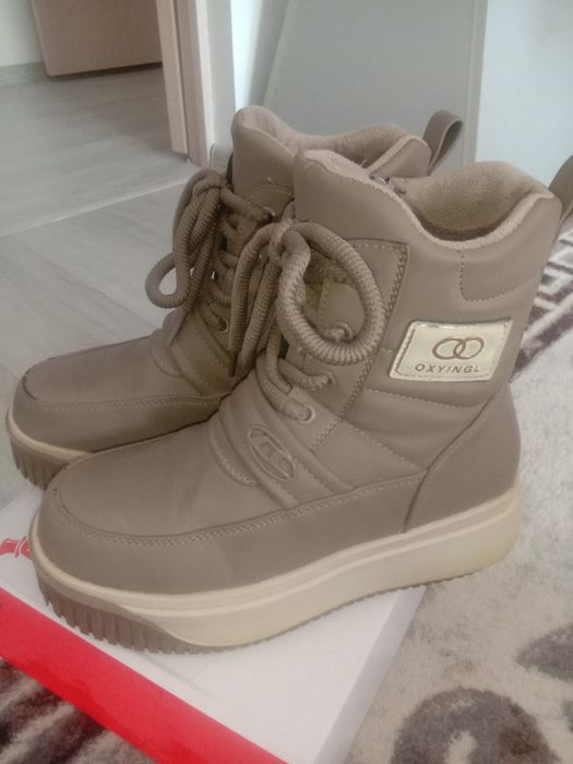 Продам детские ботинки