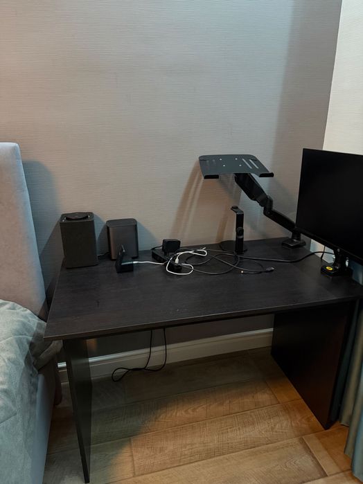 Продается стол рабочий с креслом