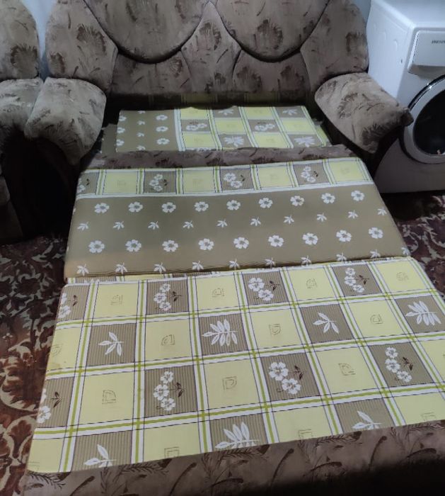 Продам 2 дивана и кресло