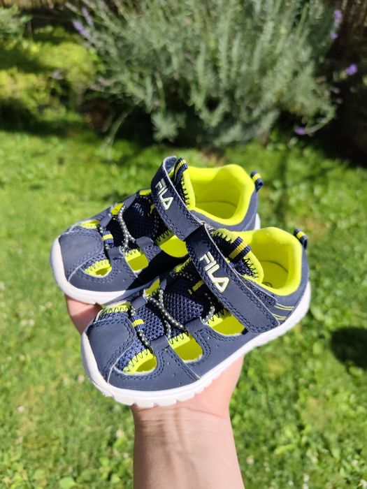 Adidași Biomecanics, sandale Geox și sandale Fila