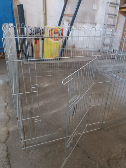 Металлический вольер с дверцей