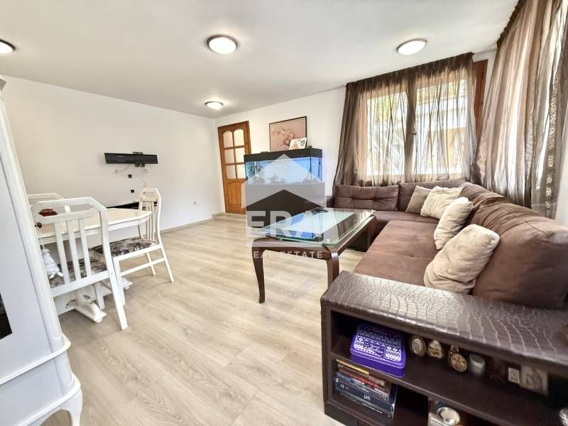 Ексклузивна обзаведена къща за продажба със зимна градина с барбекю, р