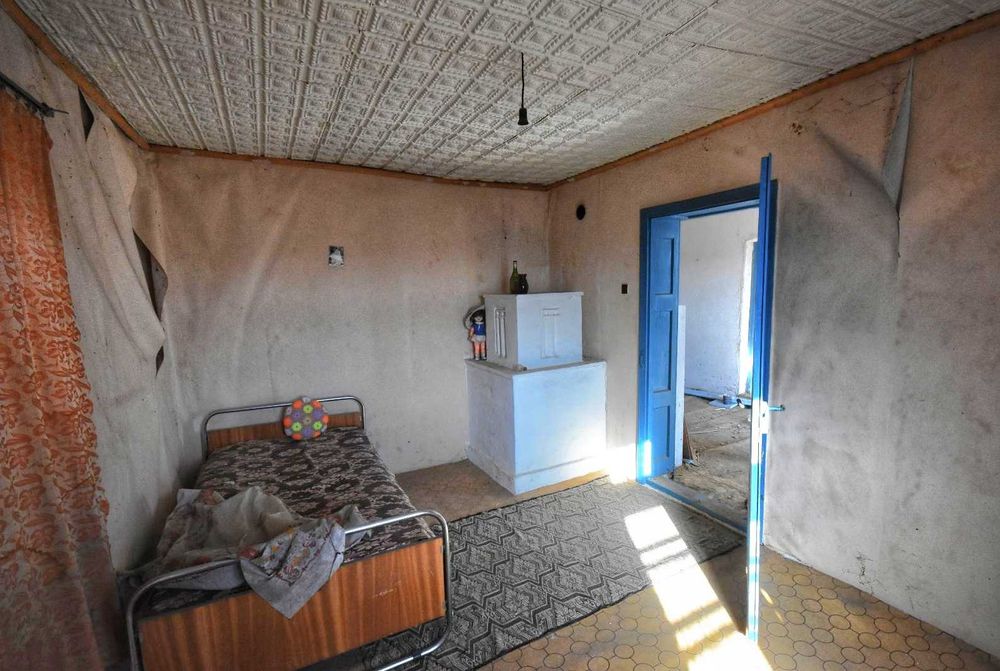 Двуетажна къща в село Долна Липница