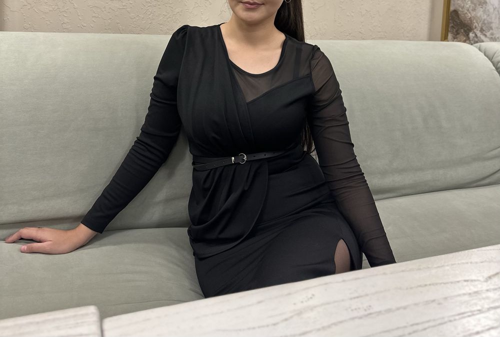 Черное платье в длине макси