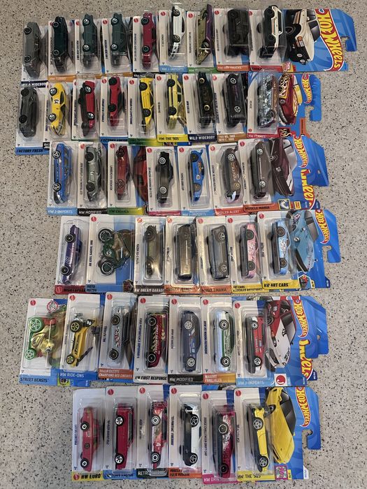 Продам модели hot wheels