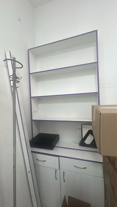 Продам мебель под аптеку, ветрины