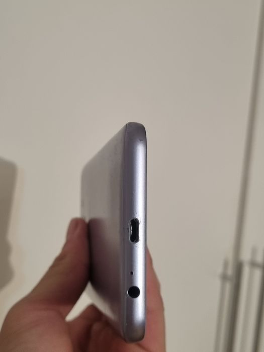 Samsung j8 идеальное состояние