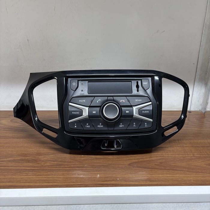 Продам автомагнитолу Lada Vesta веста мафон