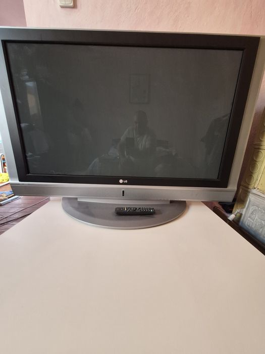Vand mobilier si electronice