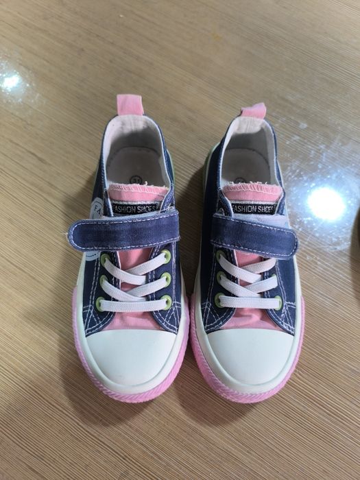 Продам детскую обувь