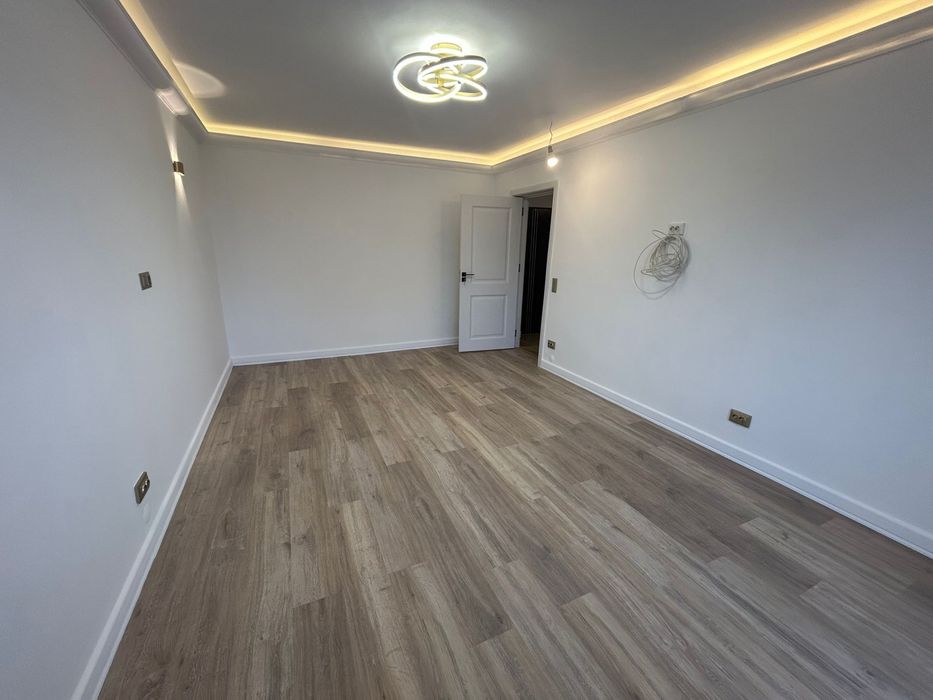 9 mai, Billa: Apartament de 2 camere dec, renovat, gol