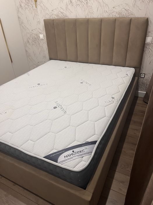 Кровать с матрасом