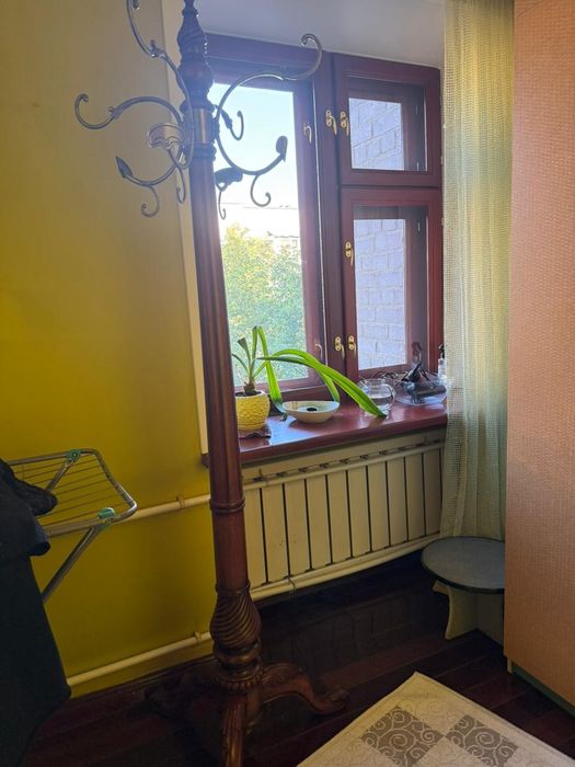 Продам вешалку.  Дуб. Румыния.