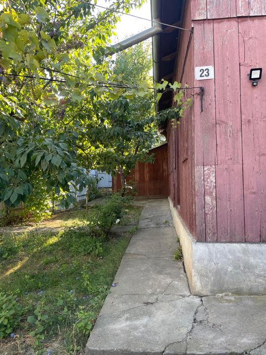 casa + curte de vanzare
