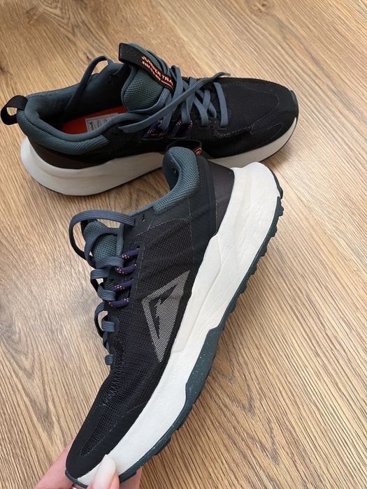 Adudasi Nike.