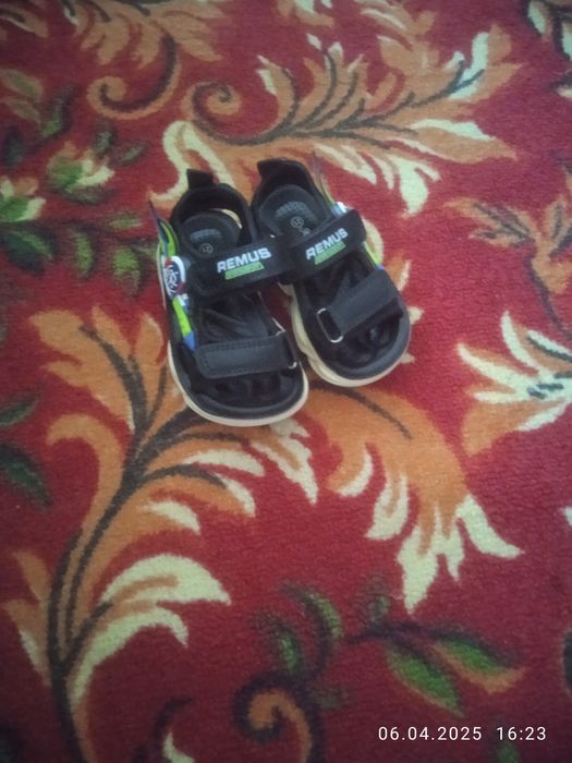 Босоножки ношаный