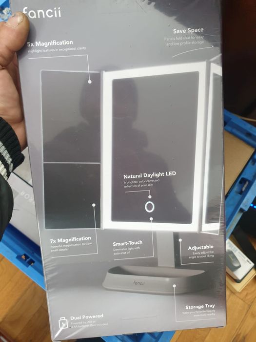 Oglinda de machiaj cu les noi sigilate