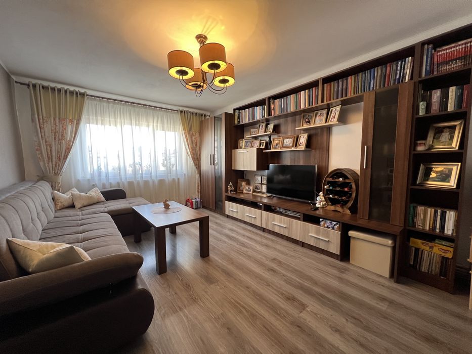 Apartament spațios cu 4 camere de vânzare, complet mobilat și utilat, în Zona Andrei Mureșanu