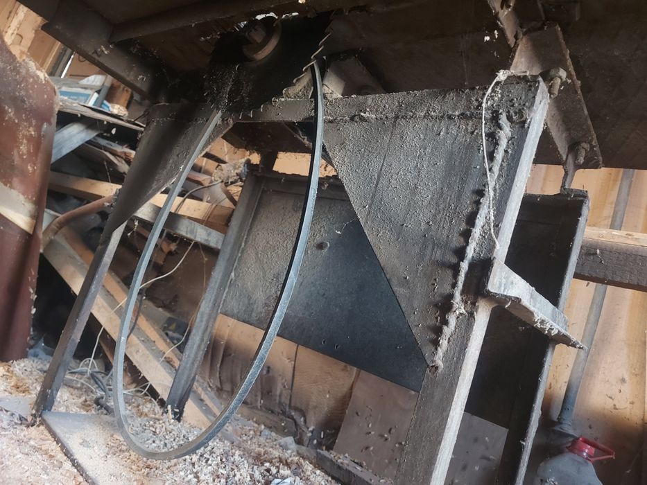 Продам два стола слесарных