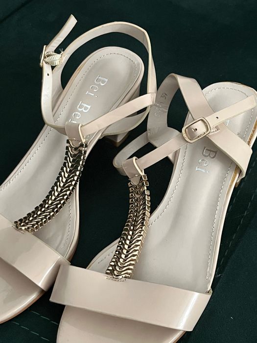 Sandale de dama la preț bun