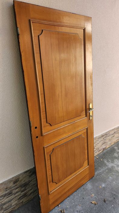 Usi lemn de exterior, lacuite, impecabile, complete