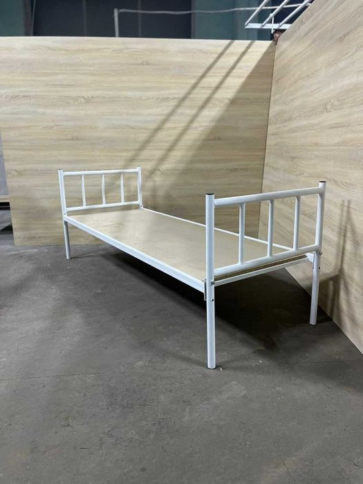 Одноярусная кровать металлическая надежная