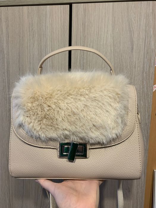 Пухкава дамска чанта - Нова!