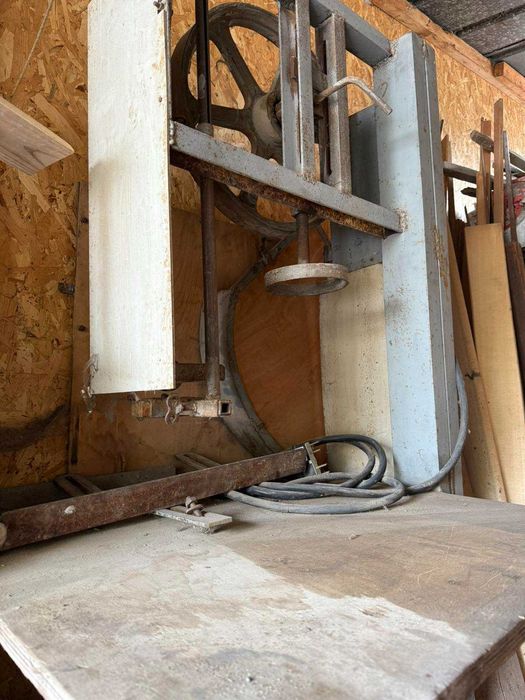 Банциг. Диаметър на колелото 400мм., на трифазен ток.