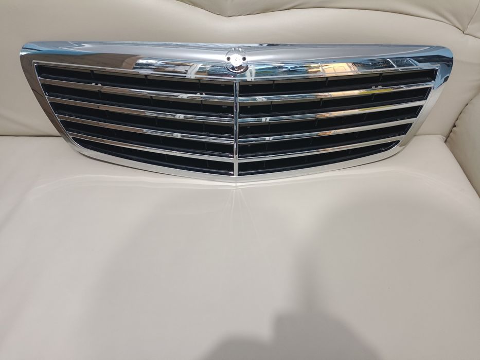 Решетка радиатора мерседес w221 до рестайлинг. S класс.