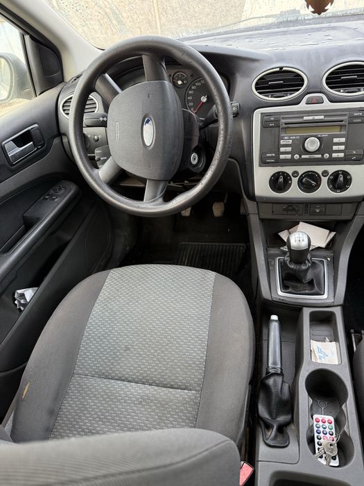 Vand ford focus pret 1700€ negociabil