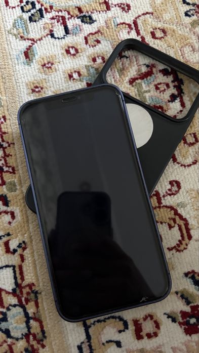 Продам iPhone XR в панели iPhone 17.
