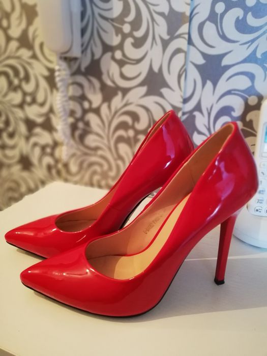 Продам туфли лодочки