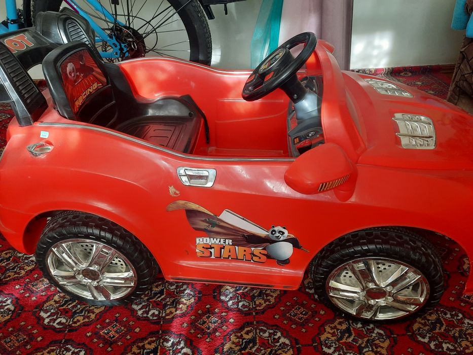 Продаётся детский электромобил