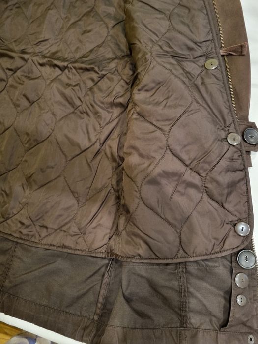 Продавам ватиран шлифер с качулка на фирмата Бенетон