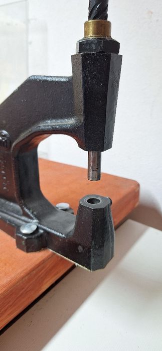 Presa manuala capse, nituri, ocheti etc