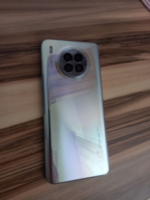 Huawei, i8 de vanzare