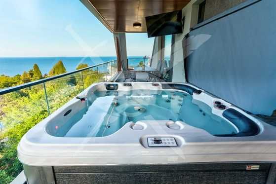 Четиристаен апартамент в района на Галата- 161072