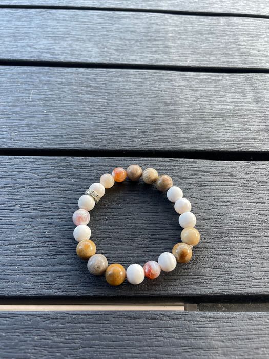 Гривни от естествени камъни