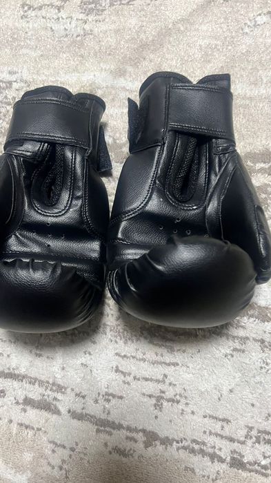 Боксерские перчатки полу оригинал